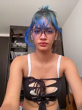 Snapshot of sukulaurens chatting on April 2, 2026, 3:51 pm sukulaurens online show from April 2, 2026, 3:51 pm