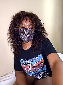 NiaAmour online show from November 9, 2025, 12:03 am