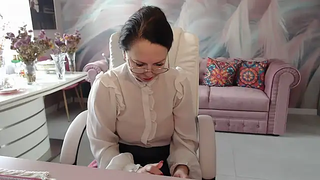 Snapshot of Arisa5000 chatting on November 24, 2025, 7:19 am Arisa5000 online show from November 24, 2025, 7:19 am