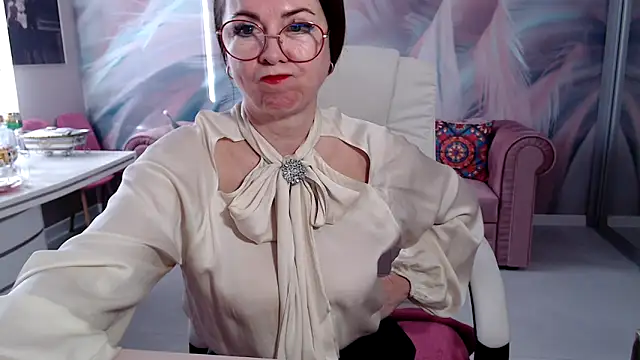 Snapshot of Arisa5000 chatting on November 3, 2025, 6:40 am Arisa5000 online show from November 3, 2025, 6:40 am