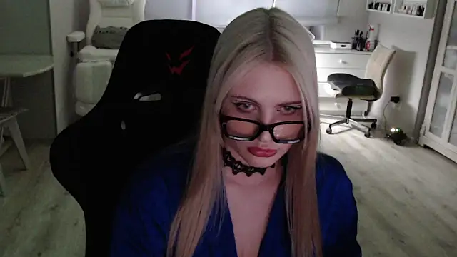 Snapshot of AnastasisFillatovva chatting on November 9, 2025, 11:14 am AnastasisFillatovva online show from November 9, 2025, 11:14 am