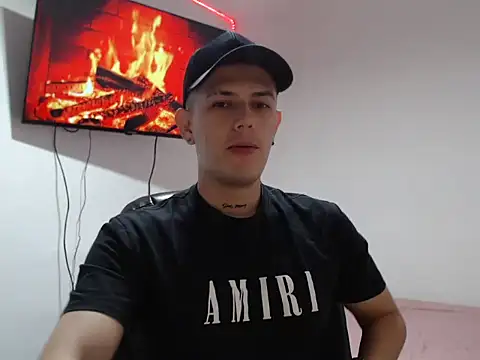 Snapshot of Mylo_smit chatting on October 20, 2025, 4:40 pm Mylo smit online show from October 20, 2025, 4:40 pm