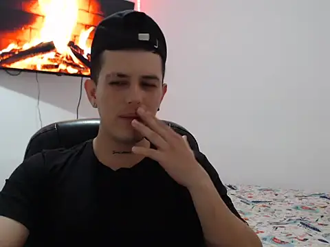 Snapshot of Mylo_smit chatting on October 7, 2025, 4:46 am Mylo smit online show from October 7, 2025, 4:46 am