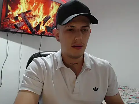 Snapshot of Mylo_smit chatting on October 17, 2025, 4:16 am Mylo smit online show from October 17, 2025, 4:16 am