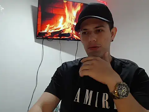 Snapshot of Mylo_smit chatting on October 13, 2025, 4:30 pm Mylo smit online show from October 13, 2025, 4:30 pm