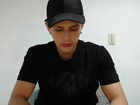 Snapshot of Mylo_smit chatting on October 11, 2025, 3:40 am Mylo smit online show from October 11, 2025, 3:40 am
