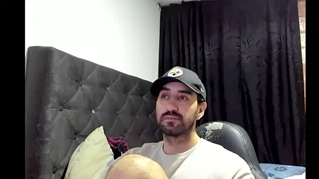 Snapshot of coolfriki chatting on October 31, 2025, 6:54 am coolfriki online show from October 31, 2025, 6:54 am