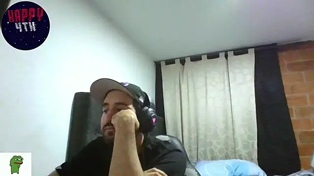 Snapshot of coolfriki chatting on July 5, 2026, 3:33 am coolfriki online show from July 5, 2026, 3:33 am