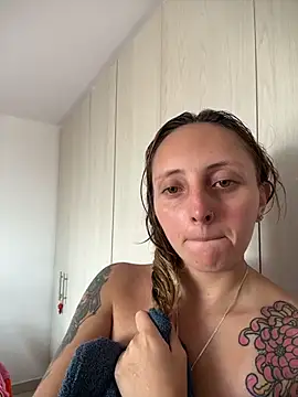 Mia dca online show from November 23, 2025, 6:07 pm