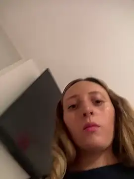 Mia dca online show from November 20, 2025, 7:36 pm