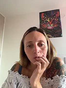 Mia dca online show from December 18, 2025, 7:40 pm