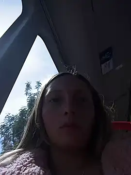 Mia dca online show from December 3, 2025, 6:51 pm