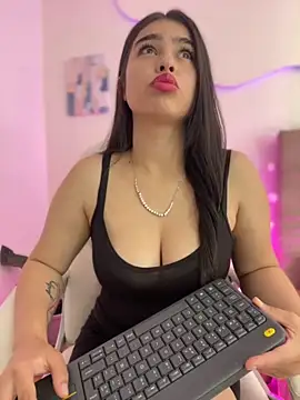 Iam Valentinaaa online show from October 21, 2025, 4:17 pm