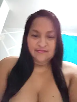 Snapshot of lucia00xx chatting on November 16, 2025, 10:42 am lucia00xx online show from November 16, 2025, 10:42 am