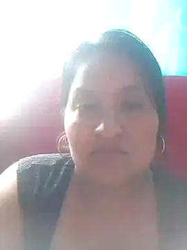 Snapshot of lucia00xx chatting on November 3, 2025, 5:16 pm lucia00xx online show from November 3, 2025, 5:16 pm