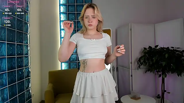 Snapshot of Mol_l_y chatting on December 1, 2025, 2:18 pm Mol l y online show from December 1, 2025, 2:18 pm