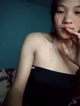 Snapshot of LeyLya chatting on November 15, 2025, 7:45 am LeyLya online show from November 15, 2025, 7:45 am