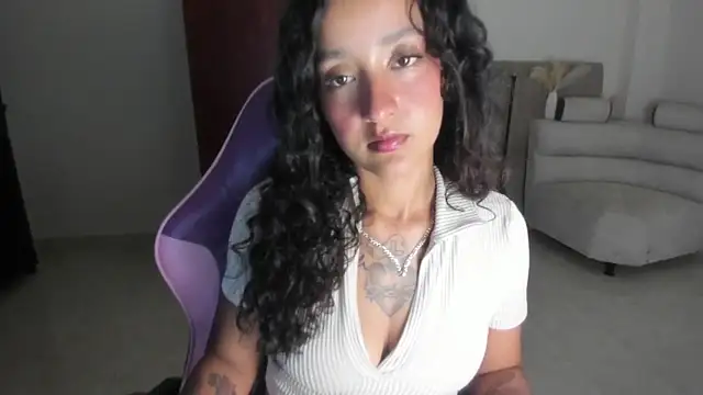 scarleth-jess online show from October 15, 2025, 7:55 pm
