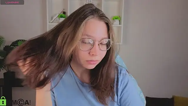 Nuura Moore online show from January 7, 2026, 1:10 am