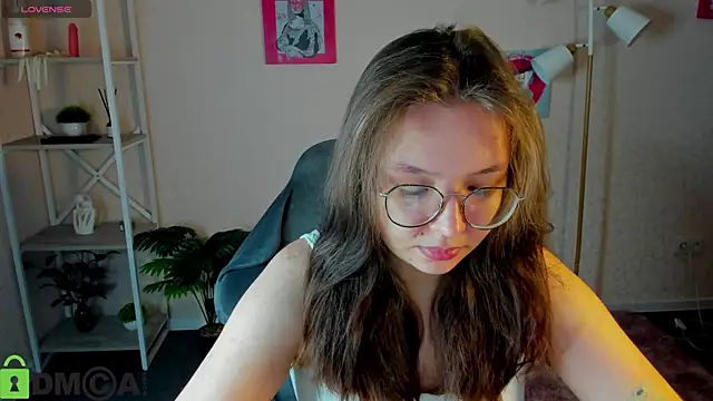 Nuura Moore online show from February 12, 2026, 12:54 am