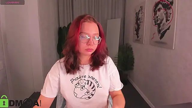 Nuura Moore online show from February 18, 2026, 1:03 am