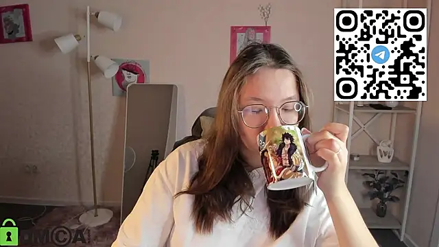 Nuura Moore online show from February 5, 2026, 1:01 am