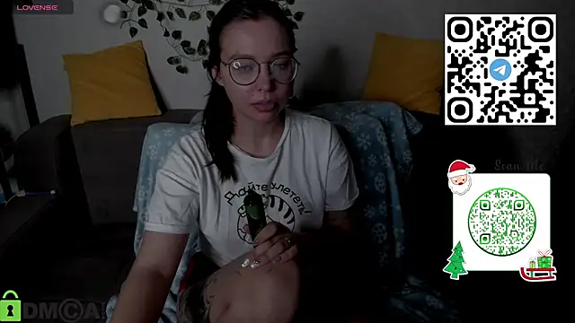 Nuura Moore online show from December 20, 2025, 1:08 am