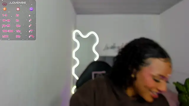 Snapshot of THIANA_TAY chatting on October 23, 2025, 2:32 am THIANA TAY online show from October 23, 2025, 2:32 am