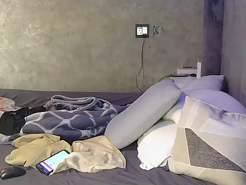 petite queenx online show from November 8, 2025, 10:24 pm