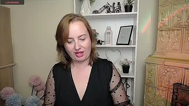 Snapshot of HelenFl chatting on October 7, 2025, 8:26 am HelenFl online show from October 7, 2025, 8:26 am