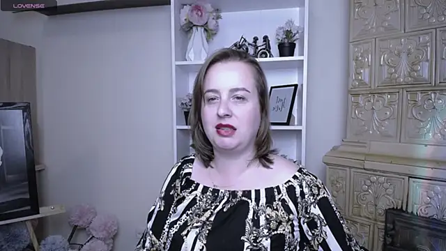 Snapshot of HelenFl chatting on October 27, 2025, 8:59 am HelenFl online show from October 27, 2025, 8:59 am