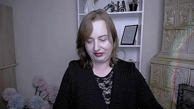 Snapshot of HelenFl chatting on October 10, 2025, 6:47 am HelenFl online show from October 10, 2025, 6:47 am