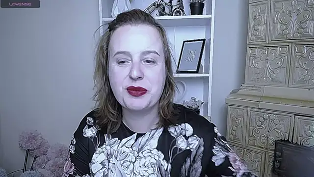 Snapshot of HelenFl chatting on October 23, 2025, 7:07 am HelenFl online show from October 23, 2025, 7:07 am