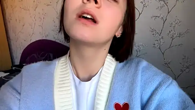 Snapshot of FrancesSoran chatting on October 19, 2025, 10:18 am FrancesSoran online show from October 19, 2025, 10:18 am