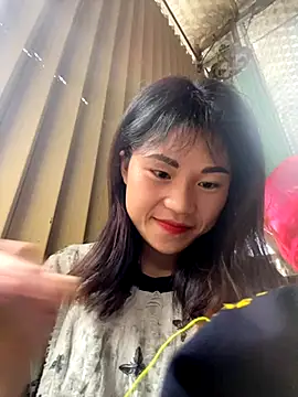 Snapshot of Mylinh- chatting on October 15, 2025, 8:33 am Mylinh- online show from October 15, 2025, 8:33 am