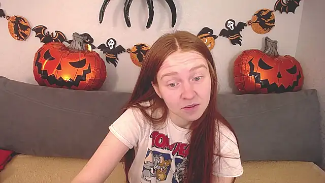 Snapshot of Evarey_ chatting on October 30, 2025, 5:17 am Evarey online show from October 30, 2025, 5:17 am