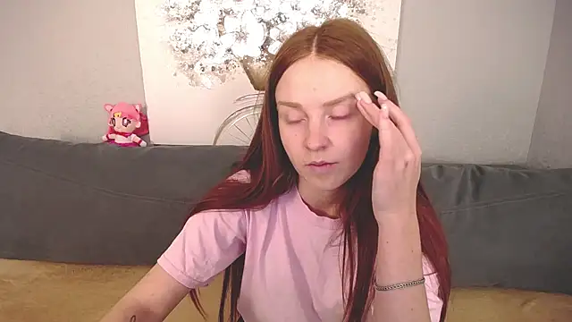 Snapshot of Evarey_ chatting on October 18, 2025, 11:12 am Evarey online show from October 18, 2025, 11:12 am