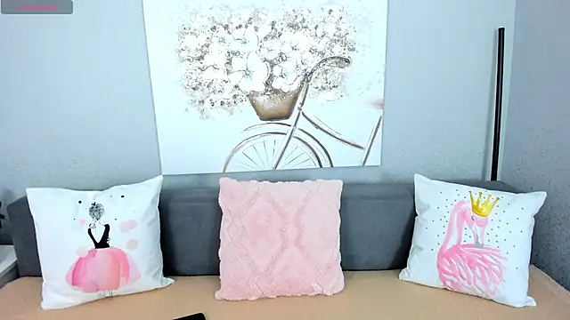 Snapshot of Evarey_ chatting on November 17, 2025, 5:33 am Evarey online show from November 17, 2025, 5:33 am