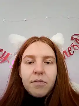 Evarey  online show from February 9, 2026, 6:44 am