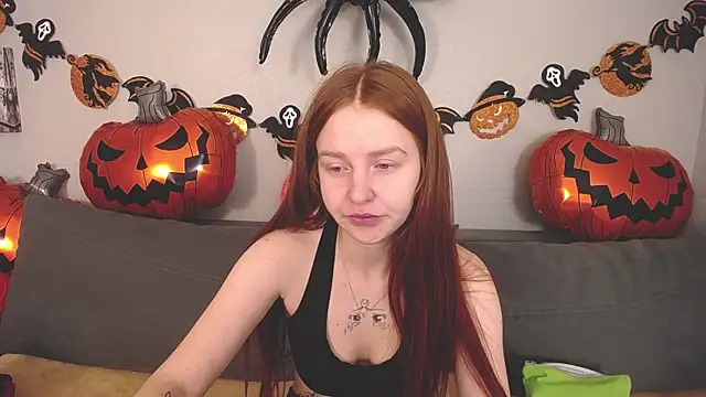 Snapshot of Evarey_ chatting on October 27, 2025, 6:14 am Evarey online show from October 27, 2025, 6:14 am