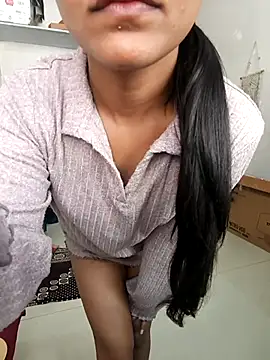 Snapshot of anshika0124 chatting on November 25, 2025, 5:52 am anshika0124 online show from November 25, 2025, 5:52 am