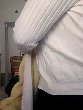 nini10052025 online show from February 9, 2026, 7:06 am