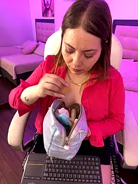 Snapshot of kattee_adams chatting on December 5, 2025, 1:10 pm kattee adams online show from December 5, 2025, 1:10 pm