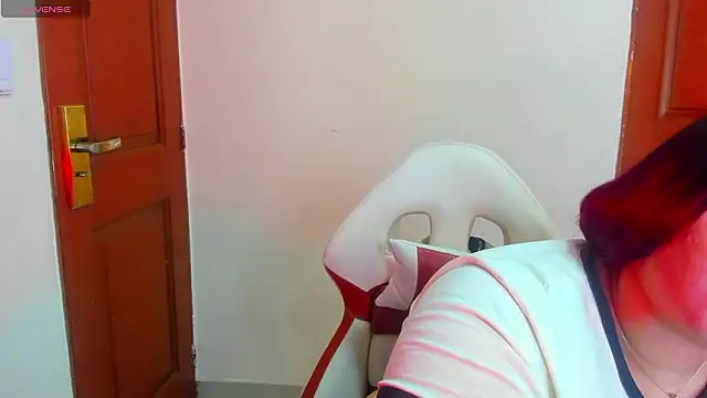 Snapshot of Addyy_02 chatting on February 19, 2026, 1:35 am Addyy 02 online show from February 19, 2026, 1:35 am