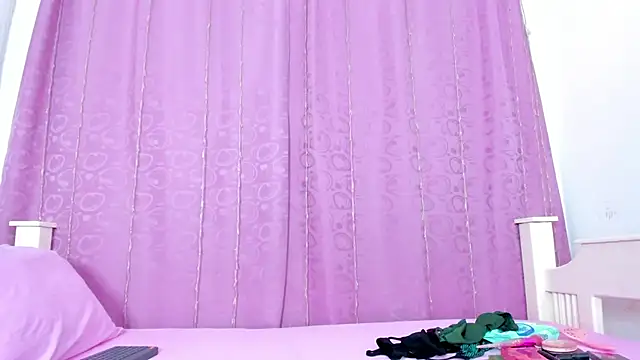 nahomy smiith online show from October 30, 2025, 7:11 pm