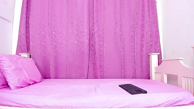 nahomy smiith online show from November 16, 2025, 9:41 pm