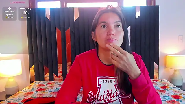 Sofy and Mia online show from December 1, 2025, 12:39 pm