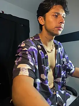 Snapshot of ErosDominant chatting on October 25, 2025, 4:22 am ErosDominant online show from October 25, 2025, 4:22 am