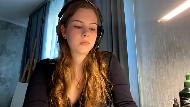 Snapshot of Leyla_Luna chatting on October 18, 2025, 8:49 am Leyla Luna online show from October 18, 2025, 8:49 am