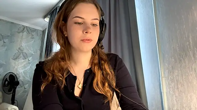Snapshot of Leyla_Luna chatting on October 12, 2025, 10:27 am Leyla Luna online show from October 12, 2025, 10:27 am